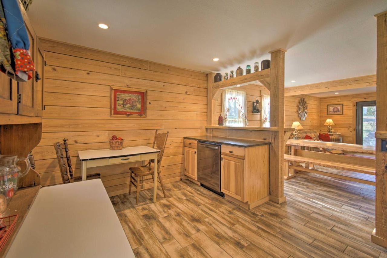 Quiet Hollister Cabin Walk To Lake Taneycomo Exterior photo