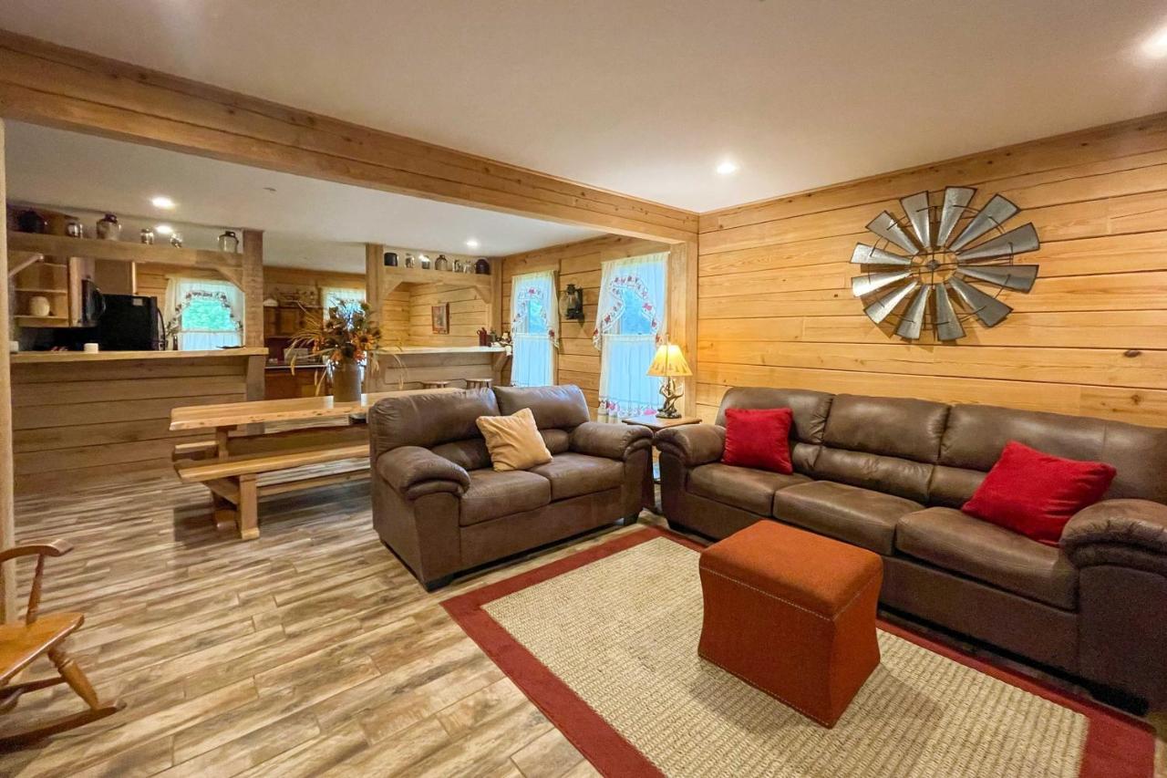 Quiet Hollister Cabin Walk To Lake Taneycomo Exterior photo