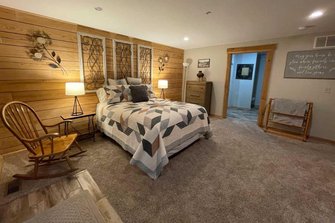 Quiet Hollister Cabin Walk To Lake Taneycomo Exterior photo